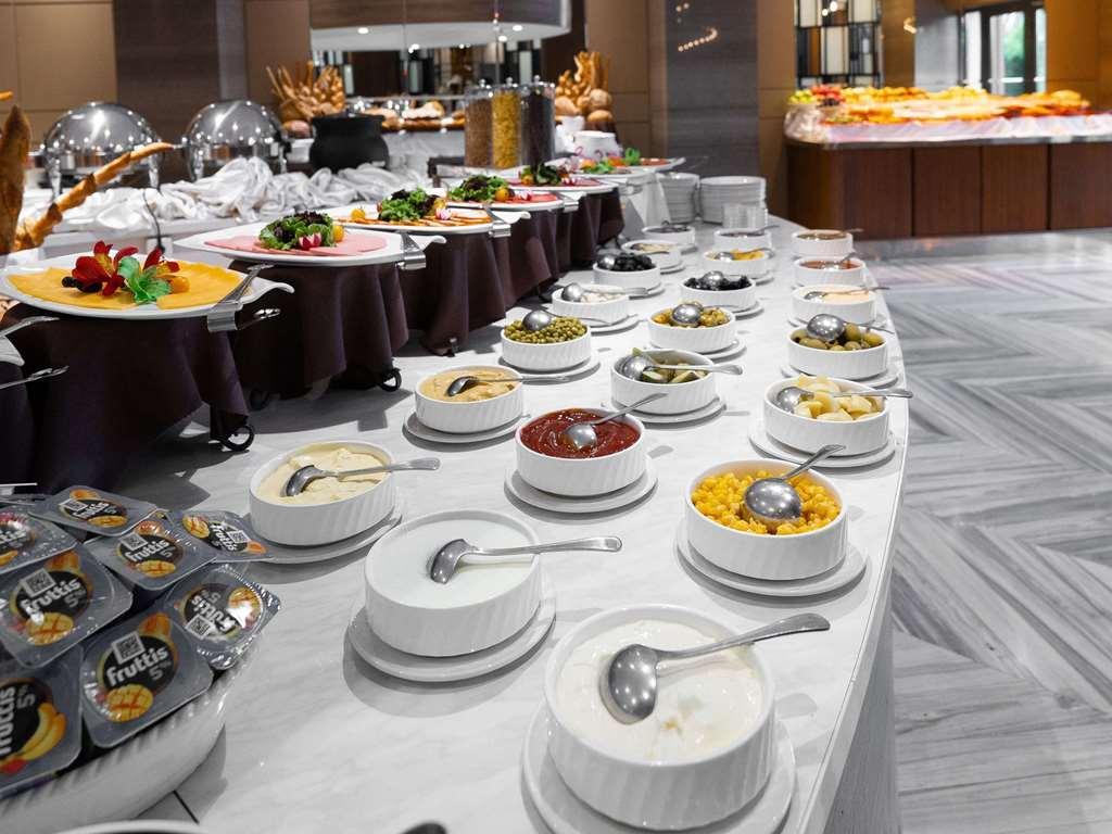 Moevenpick Hotel Ташкент Ресторан фото